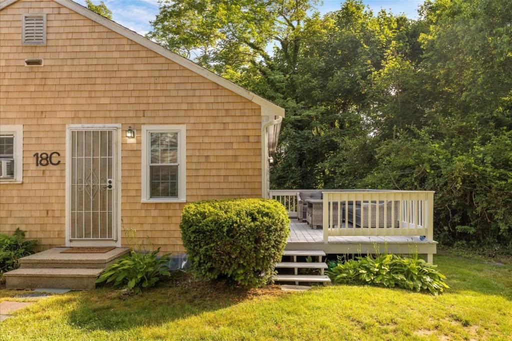 The Cottages at Captain Gosnold Village - Studio With Balcony