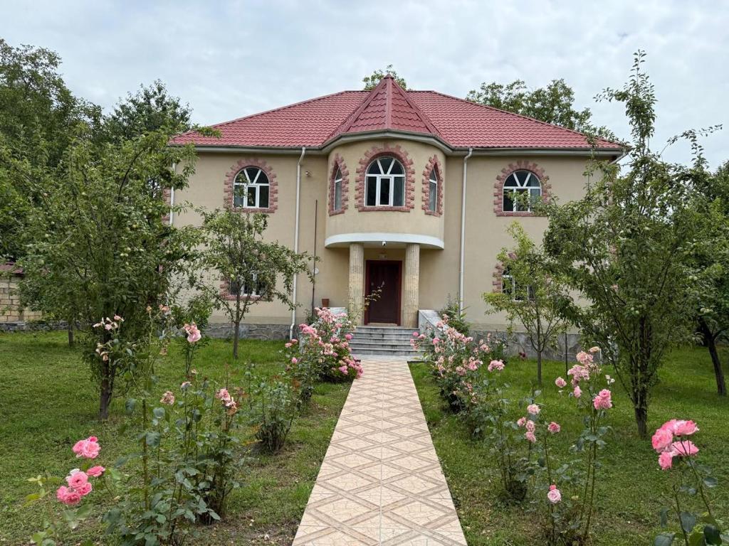 O grădină în afara Qabala