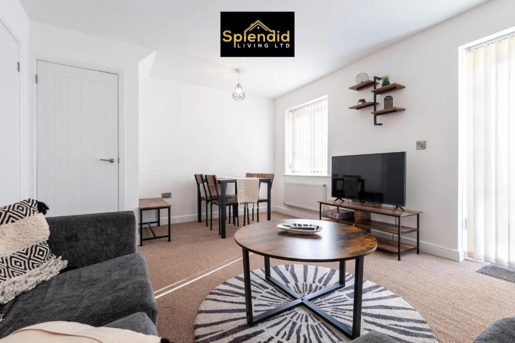 a living room with a couch and a table at Parking - Spacious - Smart TV - Self CheckIn - Garden - King in Derby