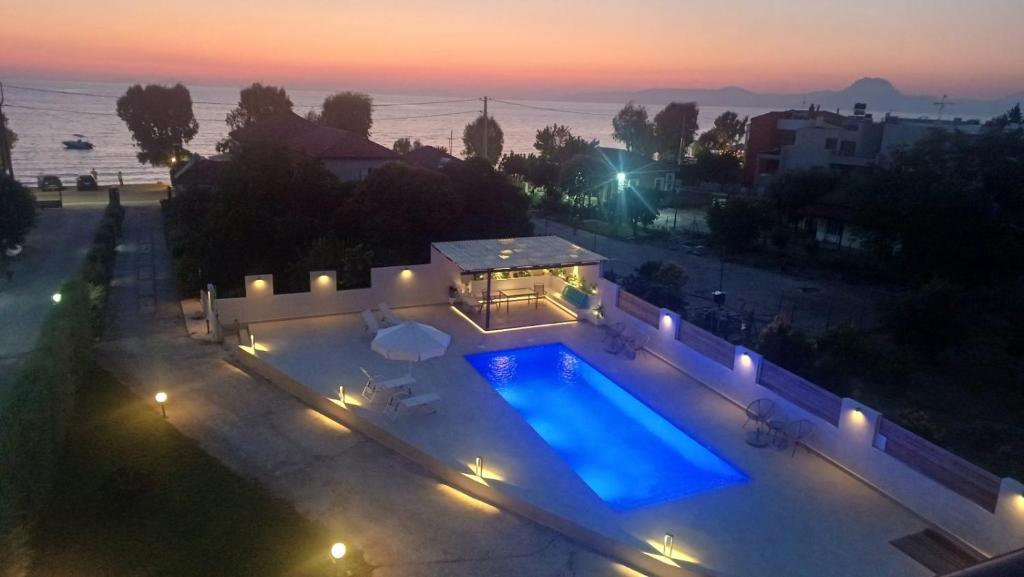 Bazén v ubytovaní Ostria Seaside Apartments alebo v jeho blízkosti