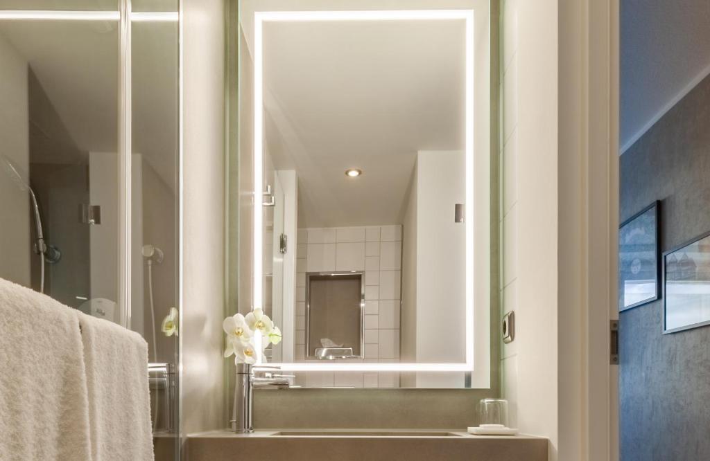 Koupelna v ubytování NYX Hotel Erfurt by Leonardo Hotels