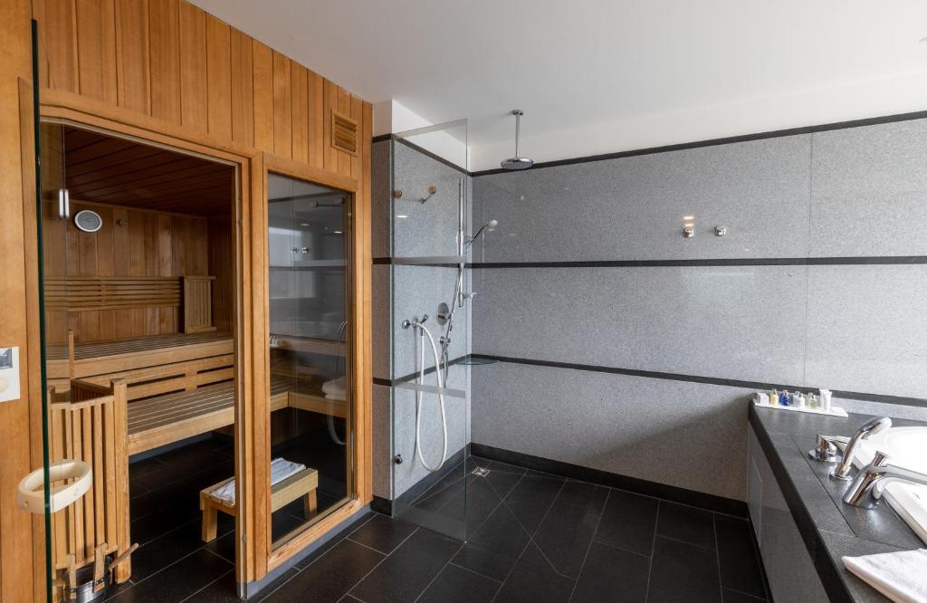 Koupelna v ubytování NYX Hotel Erfurt by Leonardo Hotels