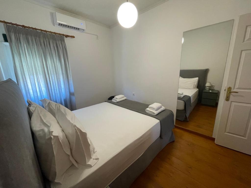Postel nebo postele na pokoji v ubytování Ionian Grand - Apartments