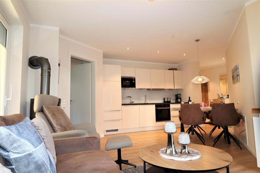 Nhà bếp/bếp nhỏ tại Sielhuus 5, Ferienwohnung mit Sauna in Fedderwardersiel