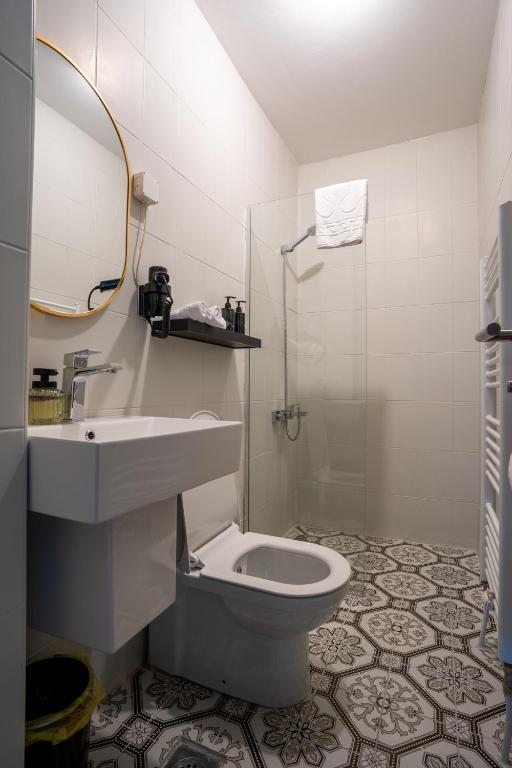 Koupelna v ubytování Saffron Boutique Hotel