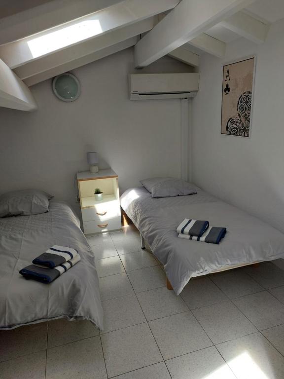 Postel nebo postele na pokoji v ubytování Marina-Di-Pinarello Corse-du-Sud à 400m de la plage Pinarellu