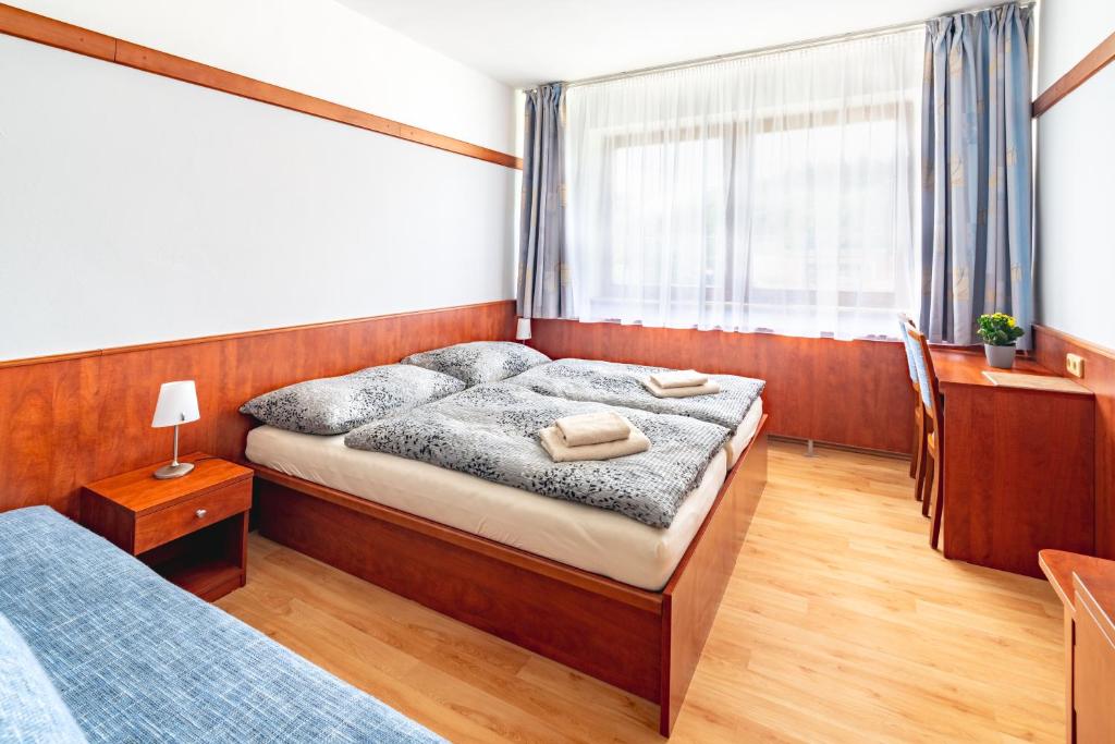 Postel nebo postele na pokoji v ubytování Hotel Macocha