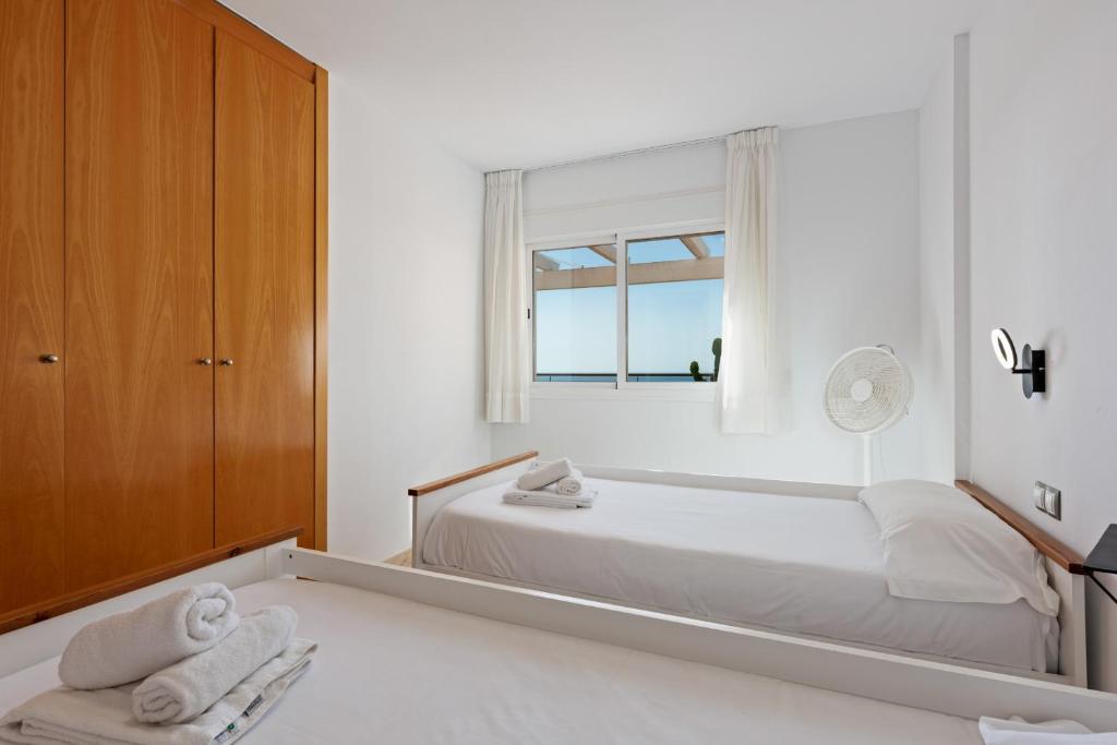 Posteľ alebo postele v izbe v ubytovaní 2163-Amazing penthouse, 2 terraces sea-golf view