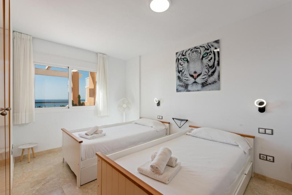 Posteľ alebo postele v izbe v ubytovaní 2163-Amazing penthouse, 2 terraces sea-golf view