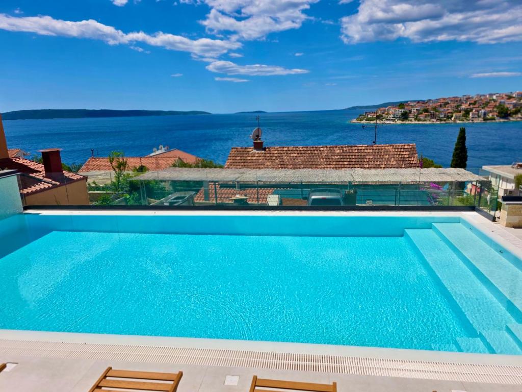 een zwembad met uitzicht op de oceaan bij Villa Eden Adults Only in Trogir