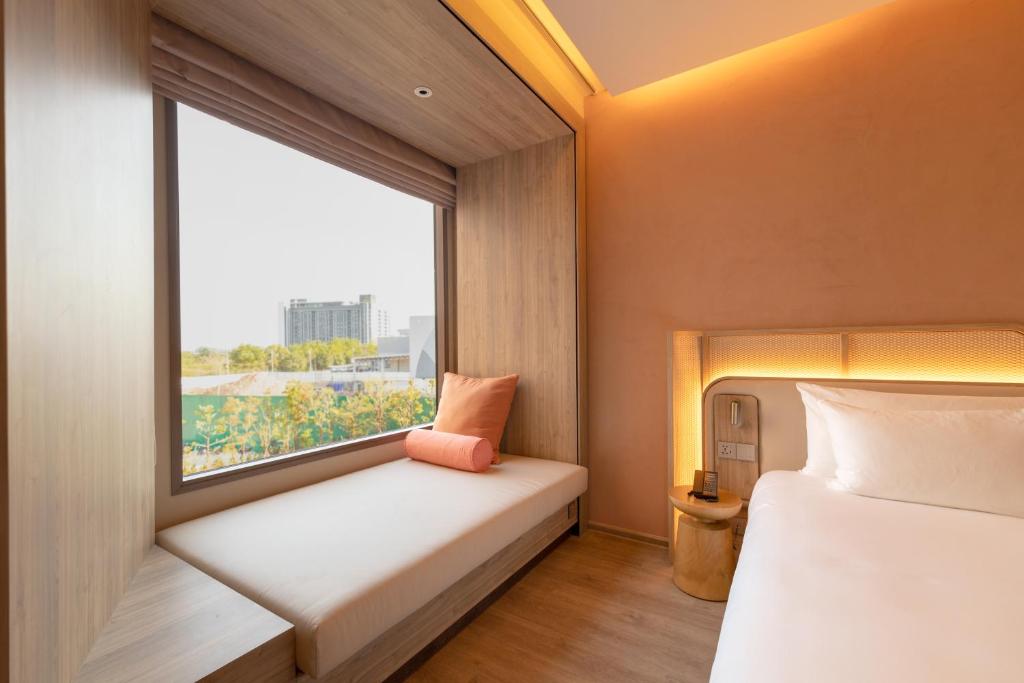 Centara Ubon - Premium Deluxe Twin Room With Pool View