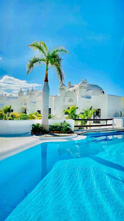 Family Oasis - Oceanview Duplex, Heated pool, Air Con