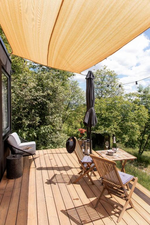 Balkón nebo terasa v ubytování Tiny Heart Kabin