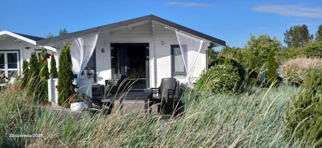 Zahrada ubytování Domki LA MER z własnymi ogródkami- Balia z jacuzzi ,sauna ,rowery, klimatyzacja
