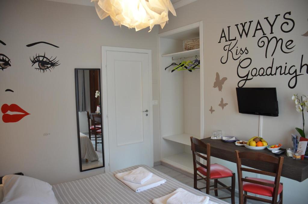 A bed or beds in a room at Athena Charming Rooms
