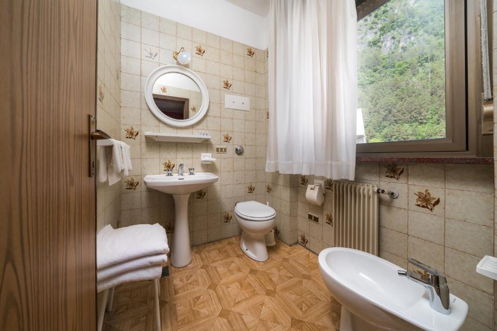 Koupelna v ubytování Albergo Bar Firi