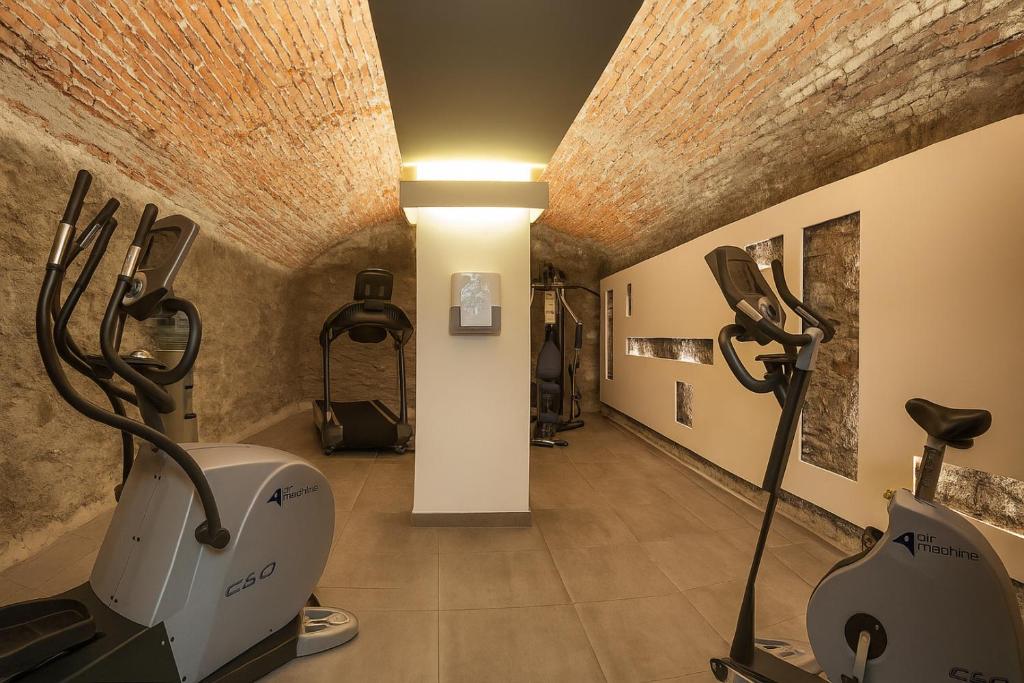Fitness centrum a/nebo fitness zařízení v ubytování Hotel la Meridiana, Lake & SPA