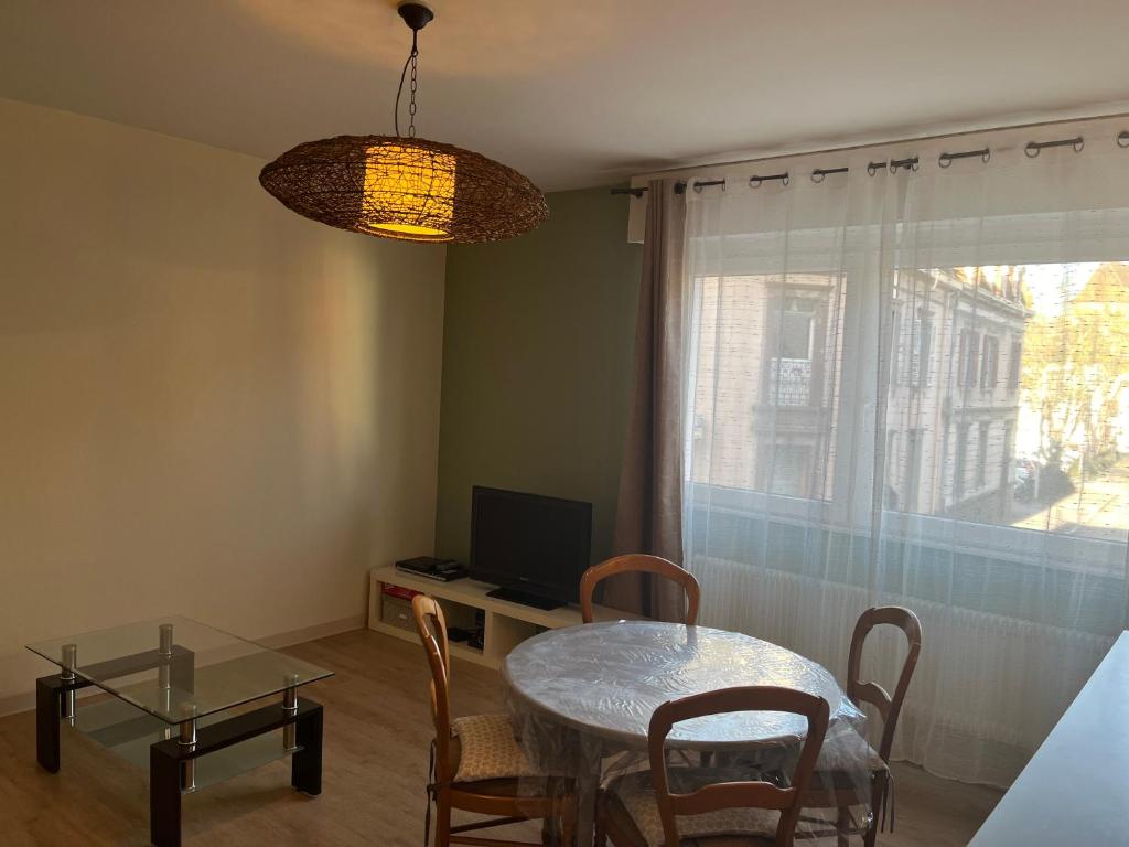 Charmant F2 proche petite venise – photo 11