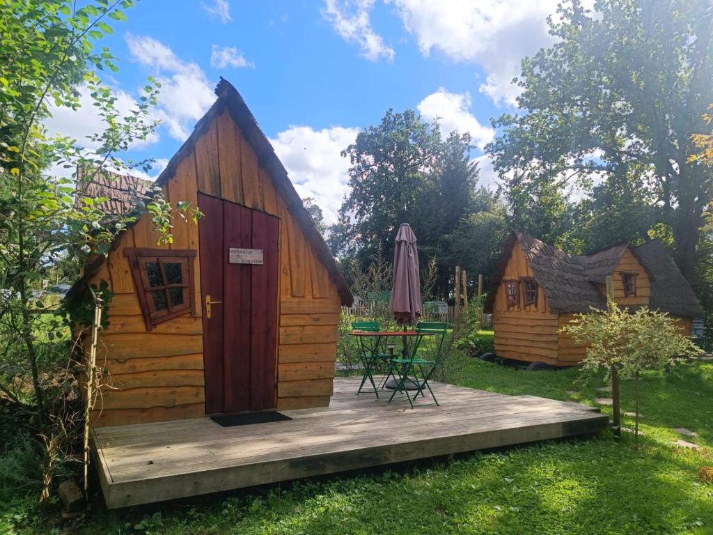 Taman di luar les Refuges du Chalet