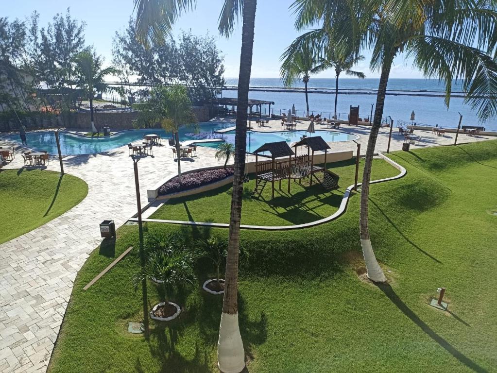 Swimmingpoolen hos eller tæt på Marupiara Suítes Muro alto Apts 319 e 224