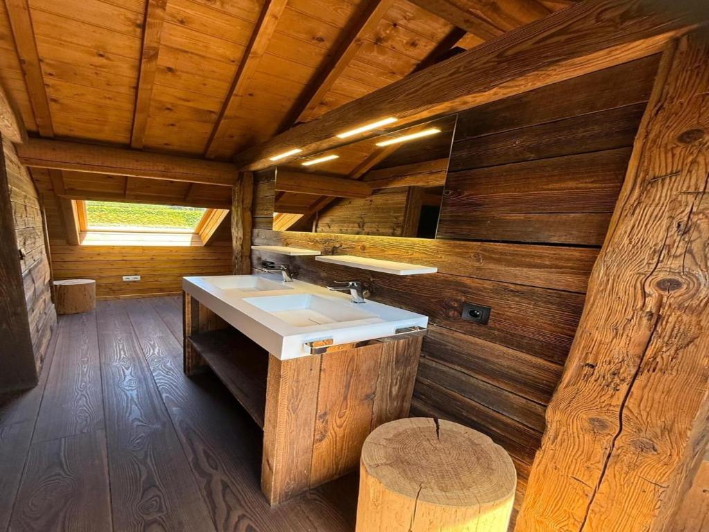 Fotografie z fotogalerie ubytování Chalet in Ovifat near Ski Slopes v destinaci Ovifat