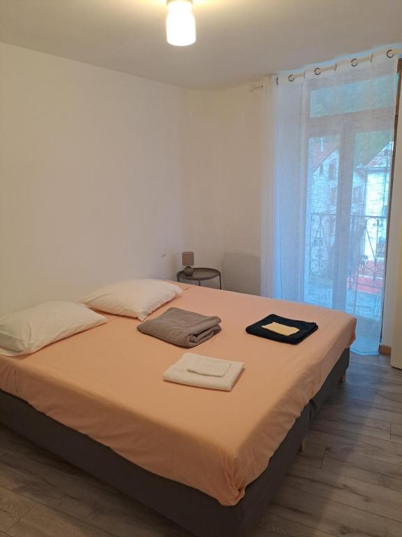 a bedroom with a large bed with towels on it at Spacieux T4 centre village in Guillaumes
