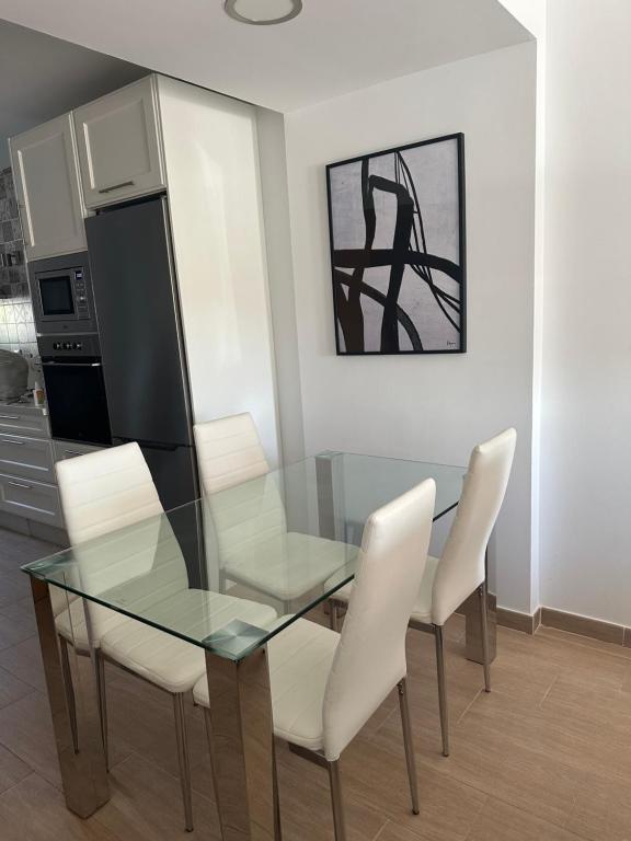 Kuchnia lub aneks kuchenny w obiekcie Agradable casa adosada con piscina