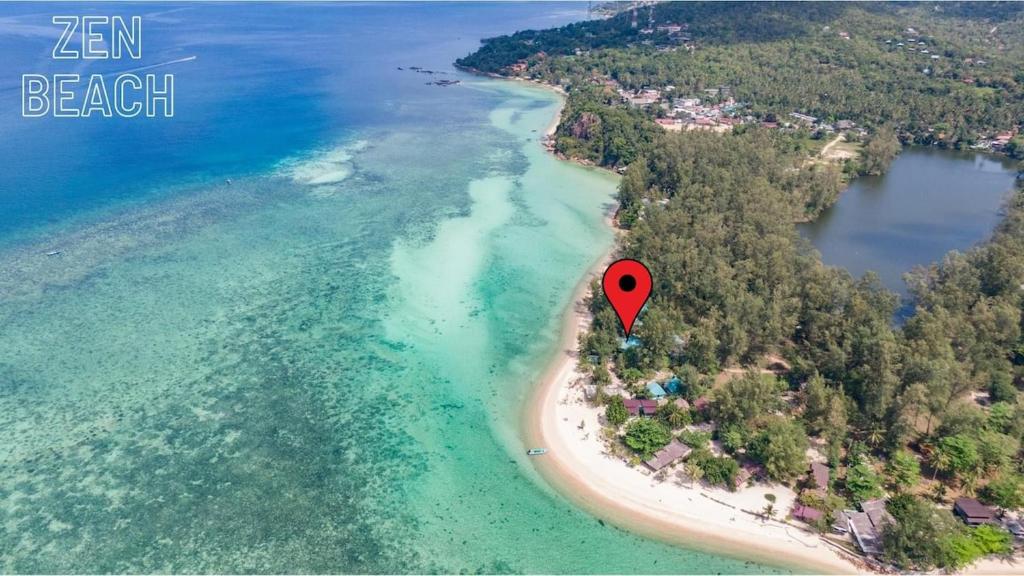 una vista aérea de una playa con un marcador rojo en Zen Beach Oasis - Balinese Beachfront House with Stunning Sea View, en Ko Pha Ngan