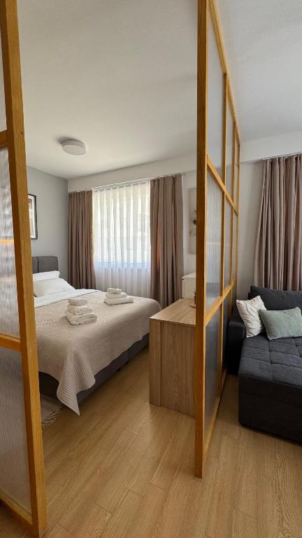 Postel nebo postele na pokoji v ubytování Kaneo Central Apartments
