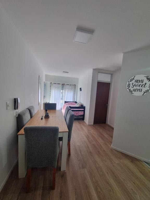 a room with a table and chairs and a bedroom at Temporariorosario10 in Rosario