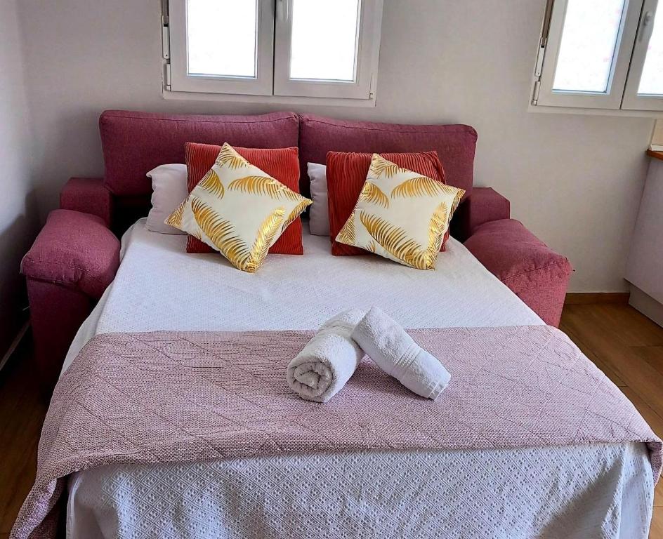 Posteľ alebo postele v izbe v ubytovaní Apartamento De la Haya, junto al Teatro Romano
