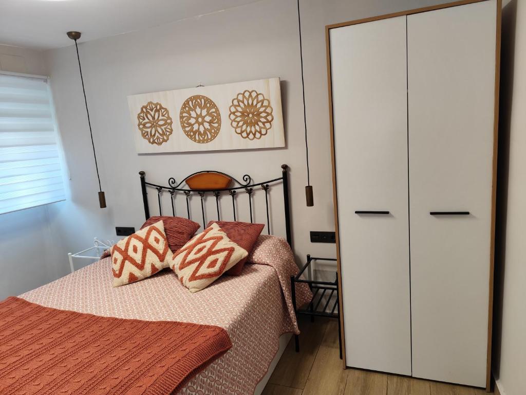 Posteľ alebo postele v izbe v ubytovaní Apartamento De la Haya, junto al Teatro Romano