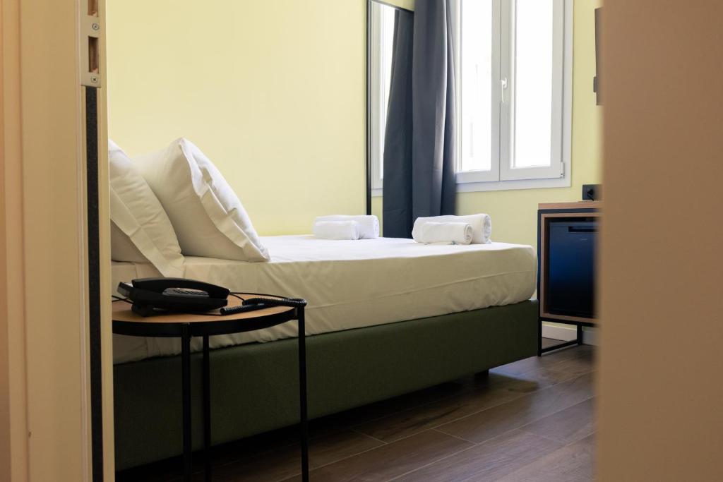 Postel nebo postele na pokoji v ubytování JR Hotels Hermes Firenze