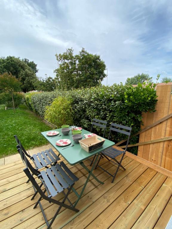 Maison M, chambre privée accès jardin piscine et jacuzzi près de La Rochelle - Дом с 1 спальней