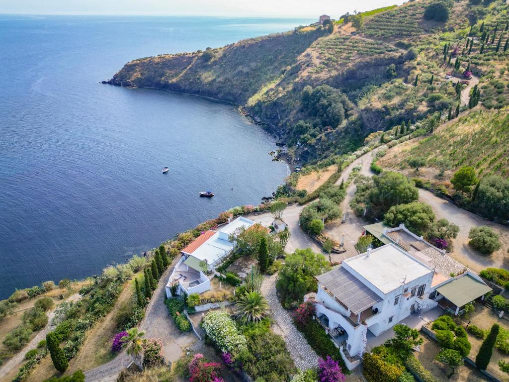 una vista aérea de una casa en una colina junto al agua en Borgo del Cannitello Romantic Boutique Resort, en Vulcano