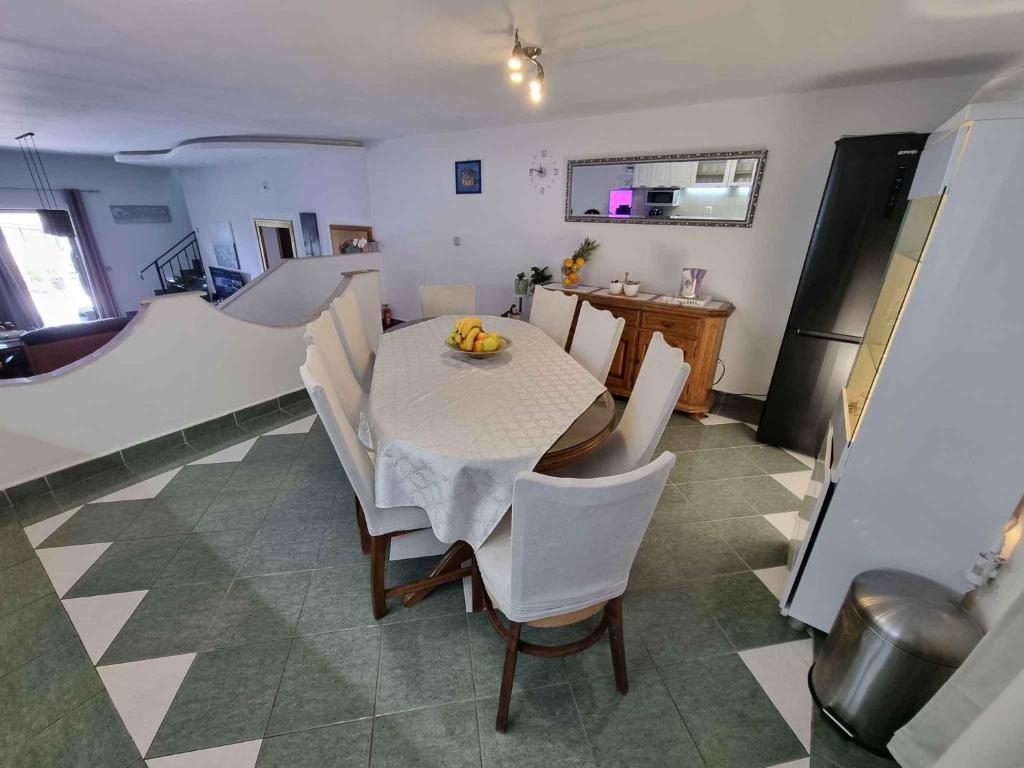 Kuchyň nebo kuchyňský kout v ubytování Holiday home in Jadranovo 41882