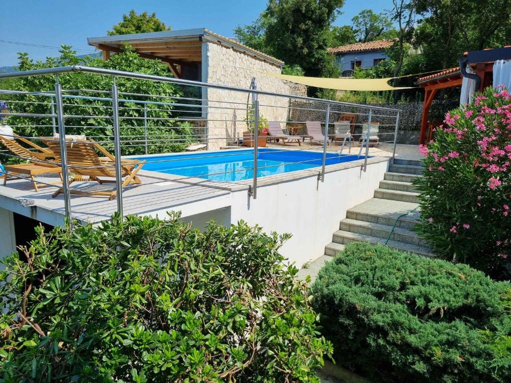 Bazén v ubytování Holiday home in Jadranovo 41882 nebo v jeho okolí