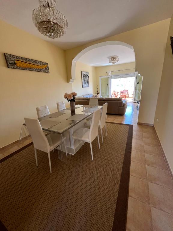 Χώρος καθιστικού στο Appartement en résidence + grande terrasse sur le toit
