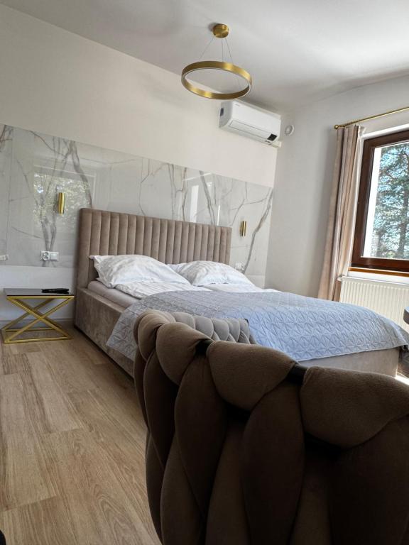 Posteľ alebo postele v izbe v ubytovaní Apartamenty
