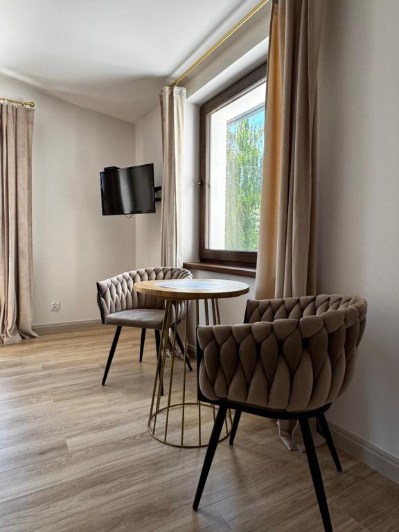 Televízia a/alebo spoločenská miestnosť v ubytovaní Apartamenty