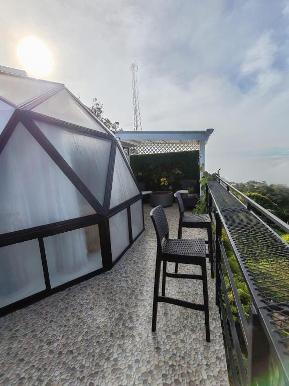 Balkón nebo terasa v ubytování Sunrise Hill Glamping