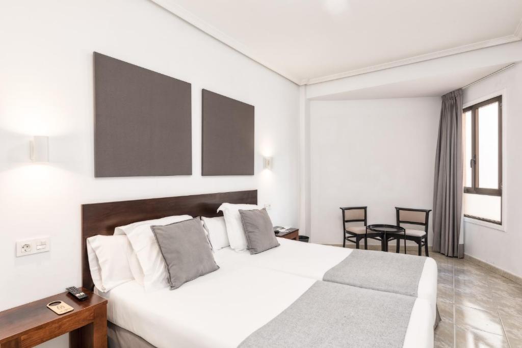 Postel nebo postele na pokoji v ubytování Hotel Valle Aridane