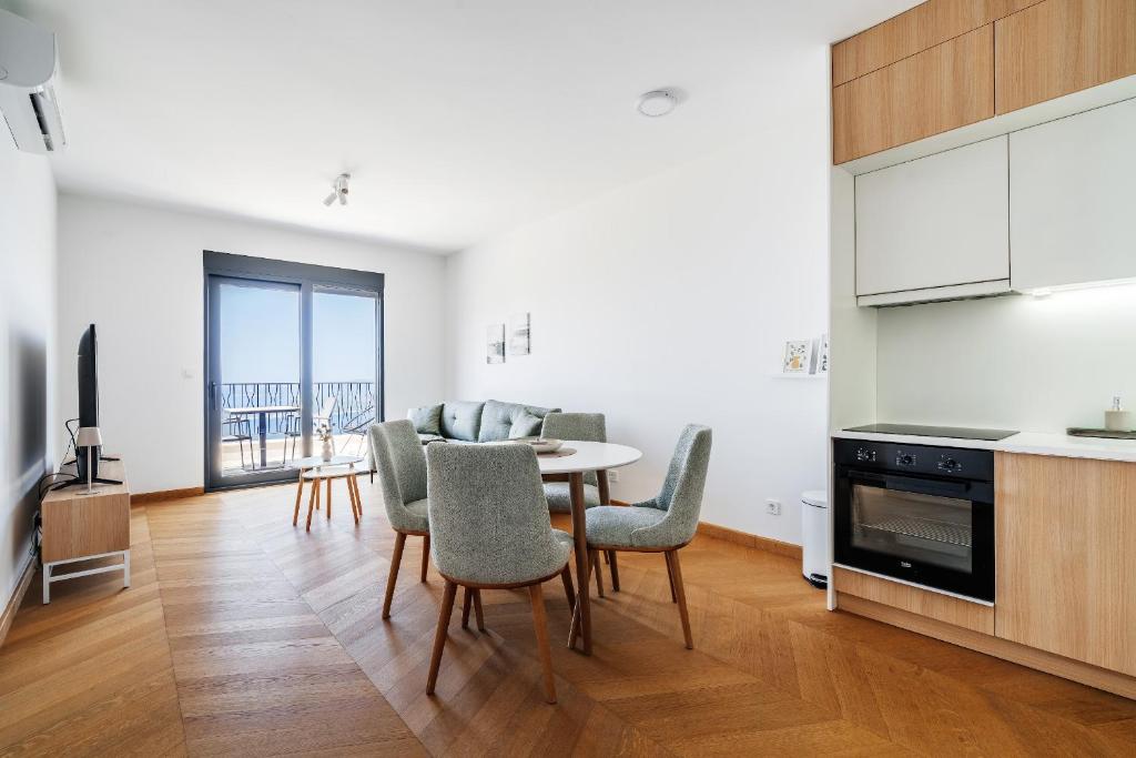 Una cocina o kitchenette en Monte Living by In Property