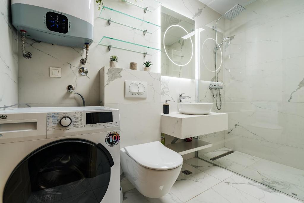 Un baño de Monte Living by In Property
