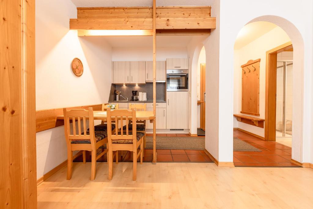 Kuchyňa alebo kuchynka v ubytovaní Aparthaus Camping Stubai