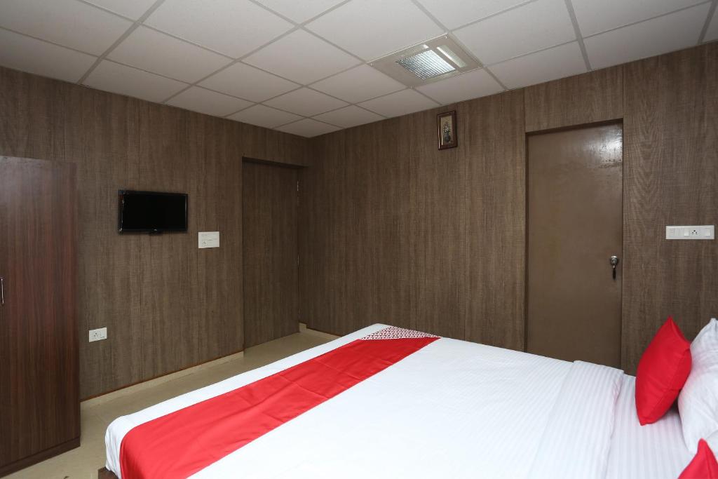 Postel nebo postele na pokoji v ubytování Hotel O Kalinga Regency