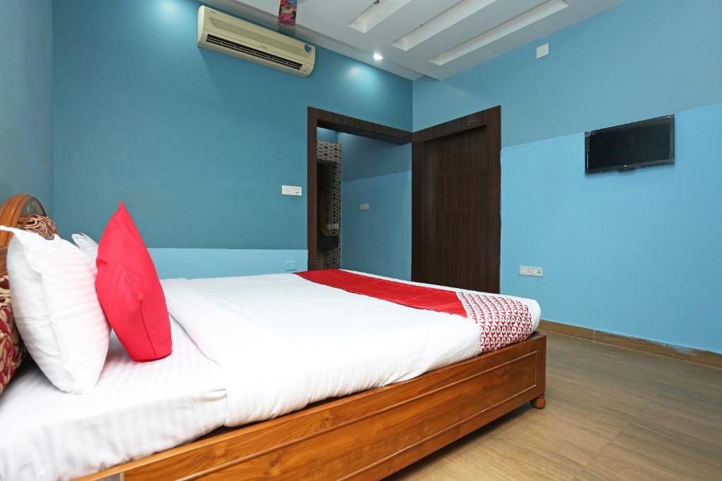 Postel nebo postele na pokoji v ubytování Hotel O Kalinga Regency