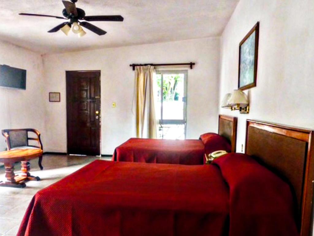 Hotel Bajo el Volcan - Queen Room With Two Queen Beds