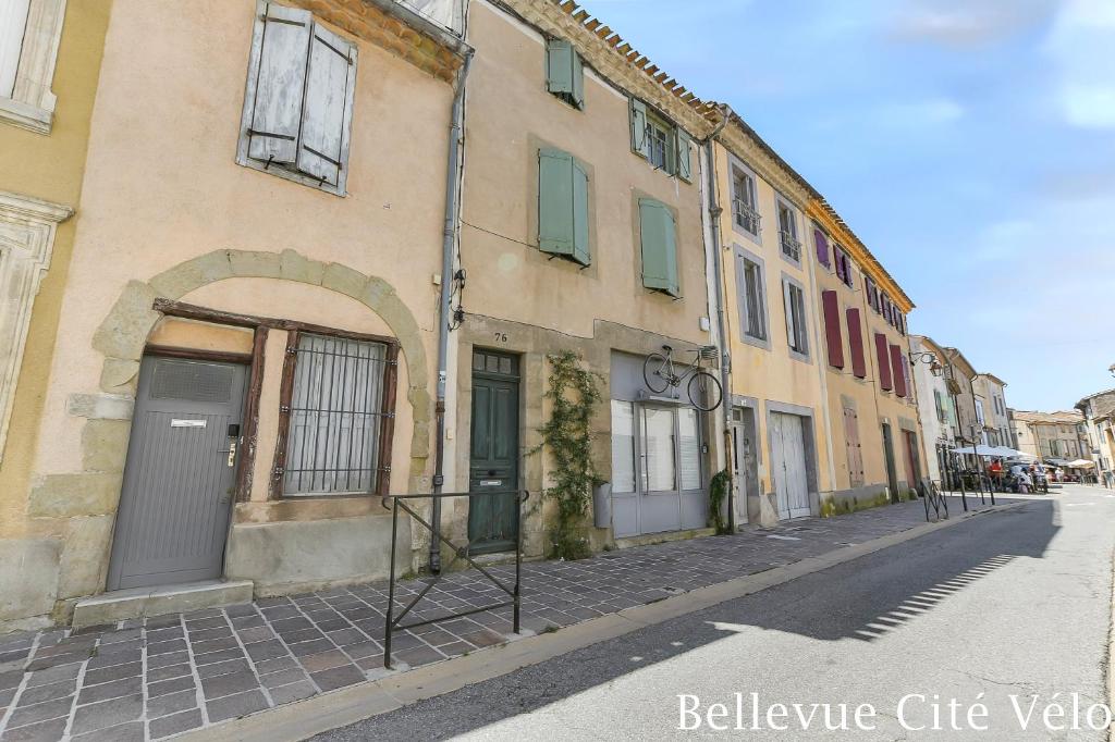 Les Bellevue Cité Trivalle "3 Apartments, 1 with Terrace & Private Parking, Aircon, WiFi, 500m from Cité, free public car park 200m" 3