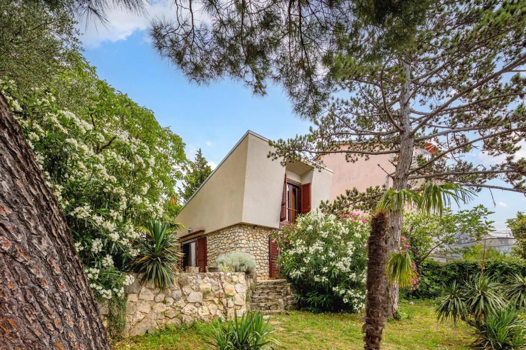 Gallery image of Lovely Holiday Home By The Sea - Happy Rentals in Selce